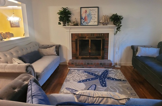 Dream vacation in our 4-Bedroom newly-renovated house 2.5 miles from the ocean.