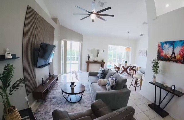 Dream Villa W/ Pool Near Disney3 Bed 2 Bath,