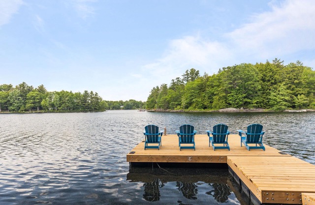 Cozy Lakefront Cottage