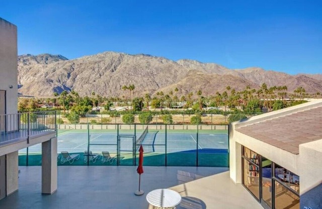 DT Palm Springs Condo 2 Owls !Spring Special!