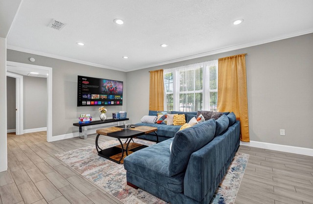 Duval Den / 3BR & Backyard / 15 Mins to Downtown JAX