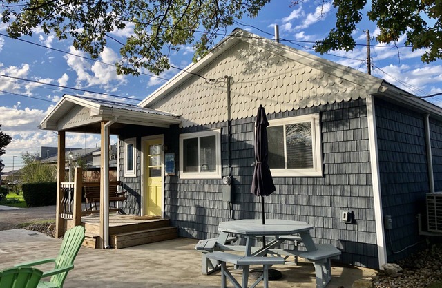 El faro de Dylan es una hermosa casa de campo de 2 dormitorios recientemente remodelada.