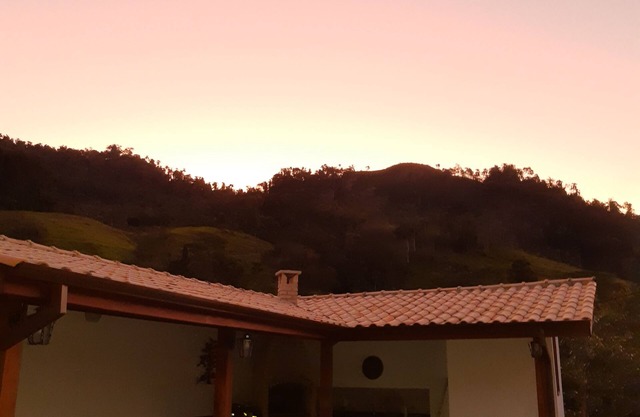 Cada hermoso paisaje con piscina