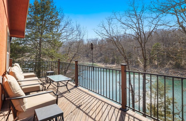 Eagle Nest Lakehouse-Lake front to Beaver Lake