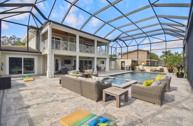 Eagles Nest - Luxury Waterfront Pool Home close Siesta Key