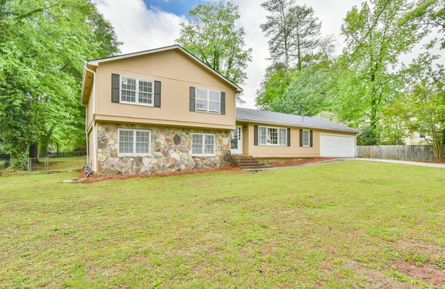 East Cobb Newly Renovated Oasis! 10 min from the Battery and Sports Complex!