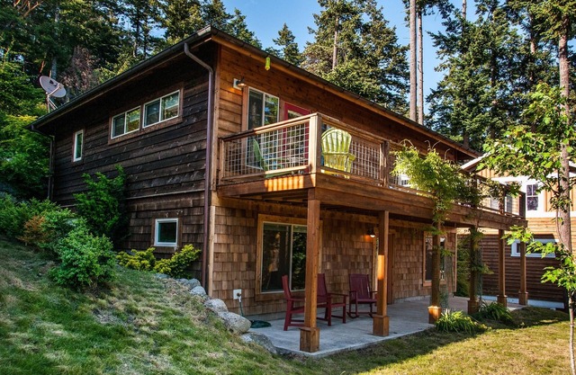 Hermosa familia y mascotas, Ocean View Home Near Downtown Eastsound!