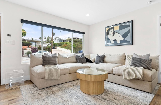 Easy Access to Everywhere in SD!! Ocean View. Weekly and Monthly Discounts