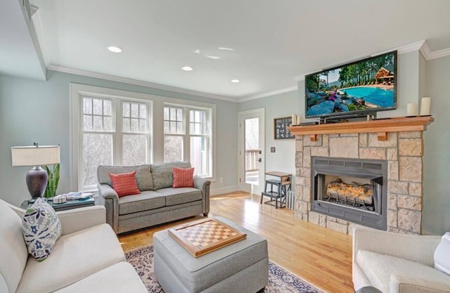 Echota Woods 221--- Entry Level Mountain Condo, One Level Living (No Stairs), Gated Resort, Indoo...
