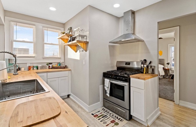 Eclectic 2 Bed Apt W/ Parking Near State Forest
