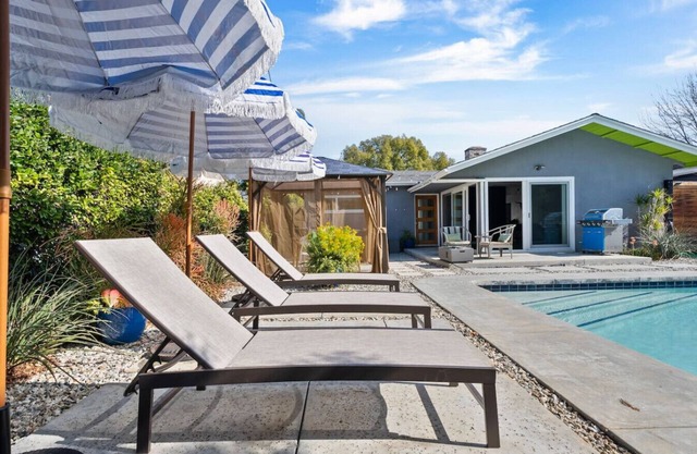 Eclectic Mid-Century Modern 4BD Pool & Jacuzzi