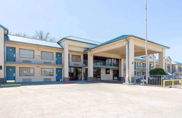 Econo Lodge Inn & Suites Bentonville - Rodgers