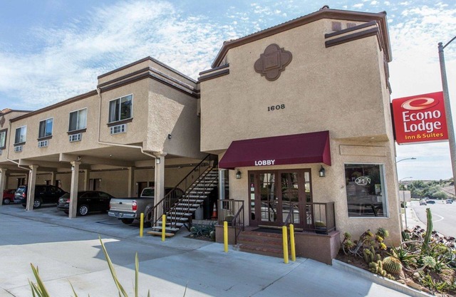 Econo Lodge Inn & Suites Fallbrook Downtown