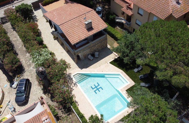El Perdal - piscina privada, aire y jardín amplio.