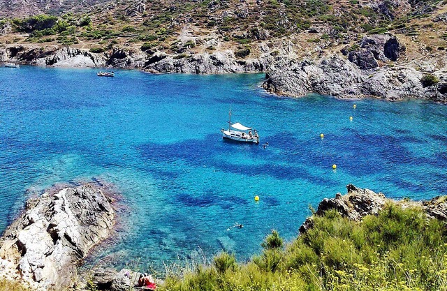 El Port de la Selva: Espectacular Villa con piscina junto a la Cala Tamariua.