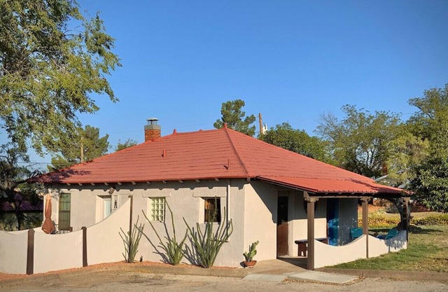 El Viejo Adobe - Al otro lado del campus de Sul Ross!