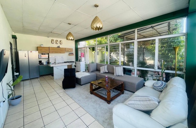 Elegant 2 Bedroom Apartment in Upscale Escalon