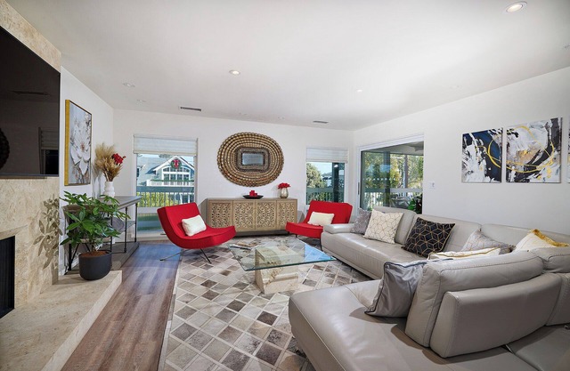 Elegant 3 bedroom/2.5 bath condo 1 blk from Hotel del Coronado