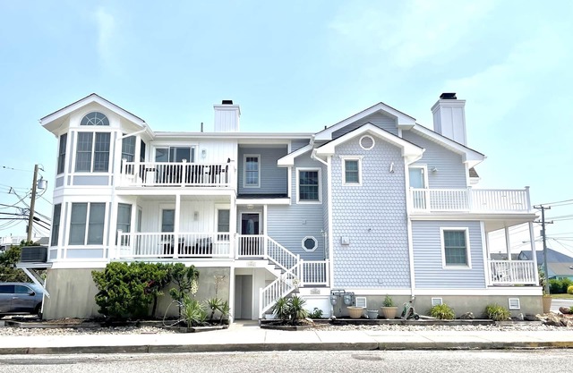 ELEGANT4BD 2. 5Bth vestíbulo de 2 pisos, Hrdwd flrs, Granite, PET FRIENDLY, excelente ubicación