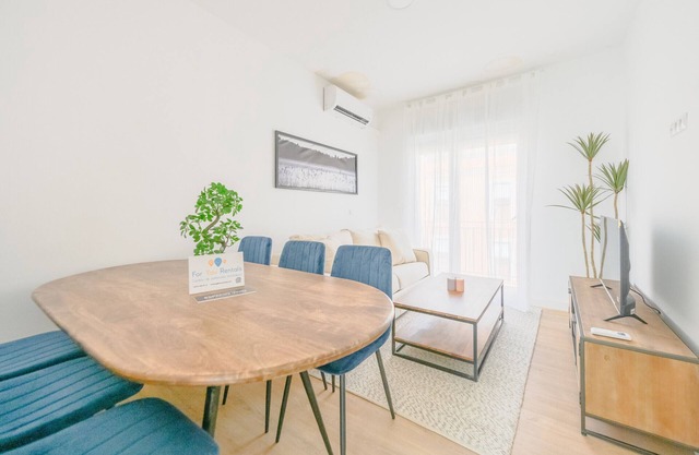 Elegante y cómodo apartamento de tres dormitorios en Vallecas