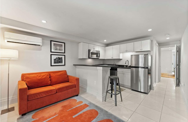 Nuevo y elegante apartamento en Capitol Hill / A una cuadra del metro