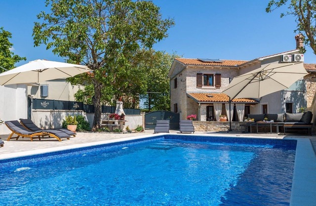 Villa Perini in Sajini