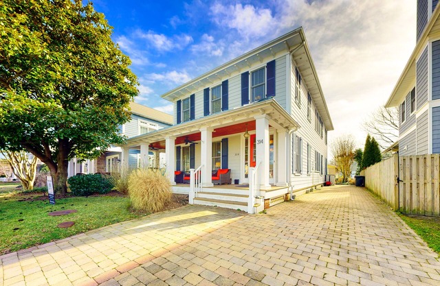 Elegant house near the ocean with AC, W/D & outdoor space - walk to boardwalk