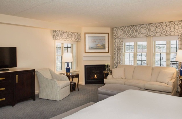 Elegant Junior Suite | Fireplace & Sleeper Sofa