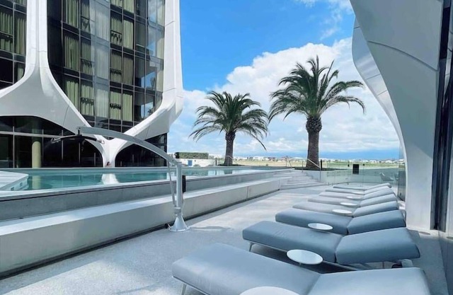 Elegant & Luxurious Waterfront 2BD @Mermaid Waters
