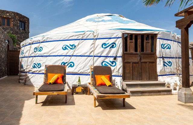 Eco Yurt Royale, cerca de la playa, ideal para la familia/pareja, cocina /salón