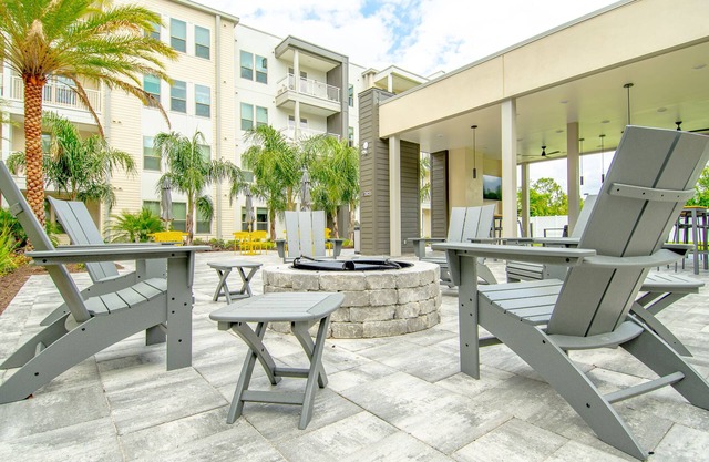 Elegant Mid-Century Modern Apt- Shops+Dining+Beach