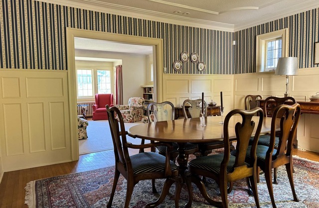 Elegant midtown Toronto home in coveted Chaplin Estates!