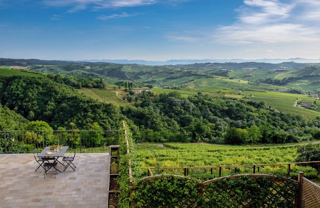 Elegant Panoramic Two-room Apartment. Treiso Belvedere 2, Elegant Panoramic Two Bedroom Apartment. Treiso Belvedere 2