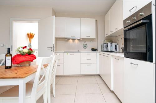 Elegant Spacious Room, Steps from Luxembourg Train Station