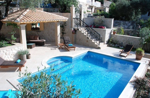 Elegante villa con piscina privada climatizada a poca distancia del mar y del centro