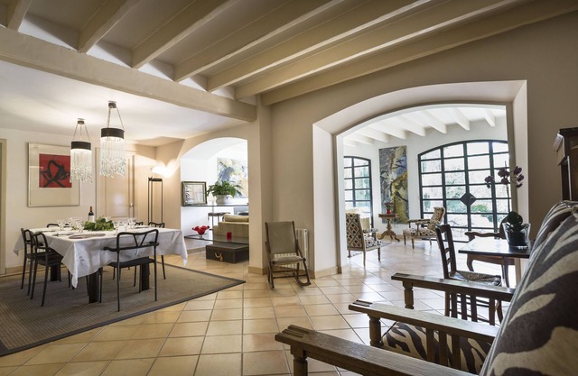 Elegant villa near Palma,residential area,private pool and nice garden.