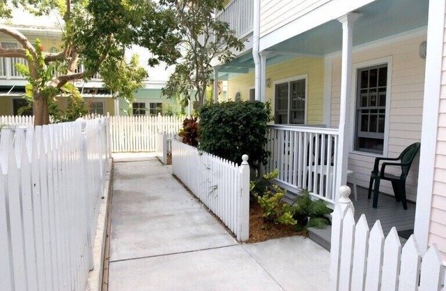 Elegantemente amueblado Key West Condo en el anexo Truman.