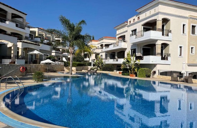 Eleona's Royal Gardens By Yiota - Luxury 2 Bed Apartment in Exclusive Complex