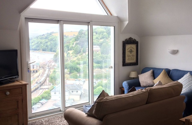 Apartamento elevado con magníficas vistas hasta el hermoso río dardo. Capacidad para 6 personas
