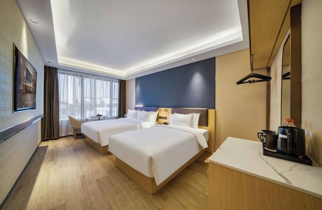 Elong Hotel Xiepu Road subway Station