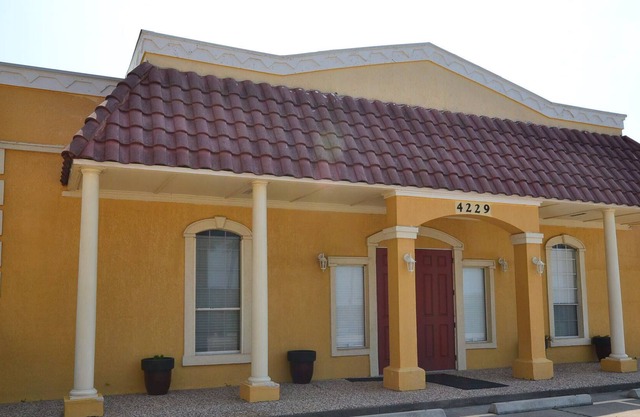 DIA LABORAL ESPECIAL! INCREÍBLE WEST END BEACH HOME CON PISCINA
