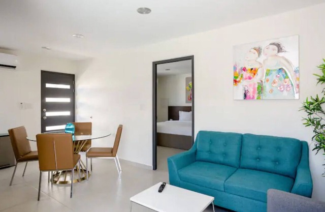 Emerald 1BR APT -#E1 in Noord-Sleeps 2