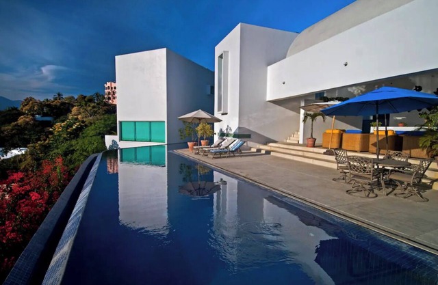 Villa Esmeralda. Luxury beach house in Manzanillo