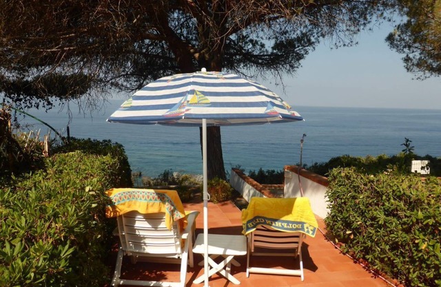 ¡Disfruta de unas vacaciones en la playa y de impresionantes puestas de sol junto al mar!