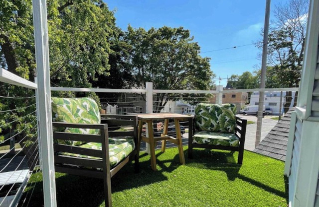 Enjoy Milwaukee's Bayview - 3 bed w/ balcony