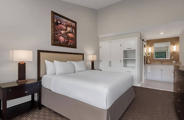 Enjoy Resort Perks! With Pool, Golf, Tennis, Visit Black Stallion Winery Nearby!