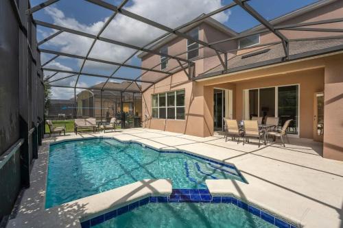 Enjoy the Large Pool - 6BR BL220