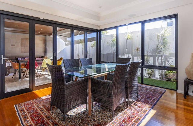 Enjoy the South Perth lifestyle in this trophy holiday home. Free parking & WIFI