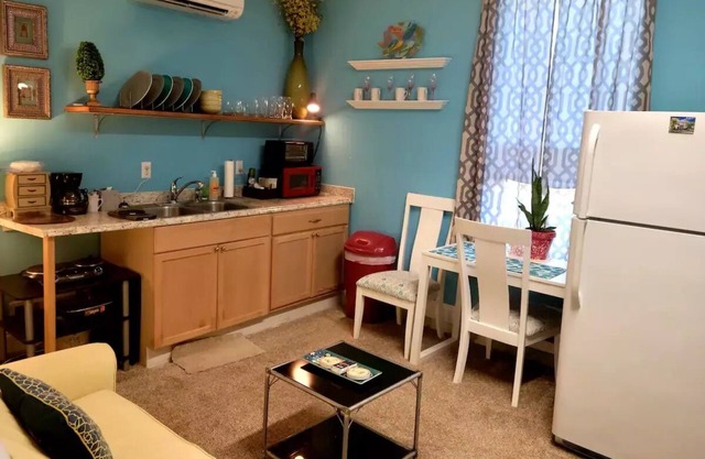 Enjoy the Suite Life 4 Blocks to the Ocean
