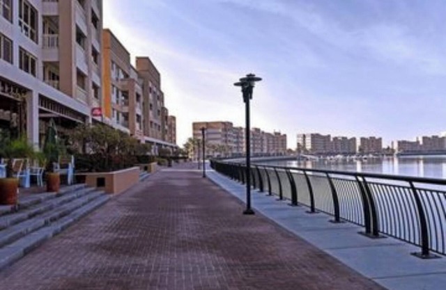 Disfrute de su apartamento estudio king en Mena AlArab